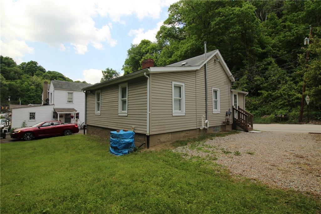 124 Weigles Hill Road Elizabeth, PA 15037 - Photo 18 of 19 Convenient Off Street Parking!