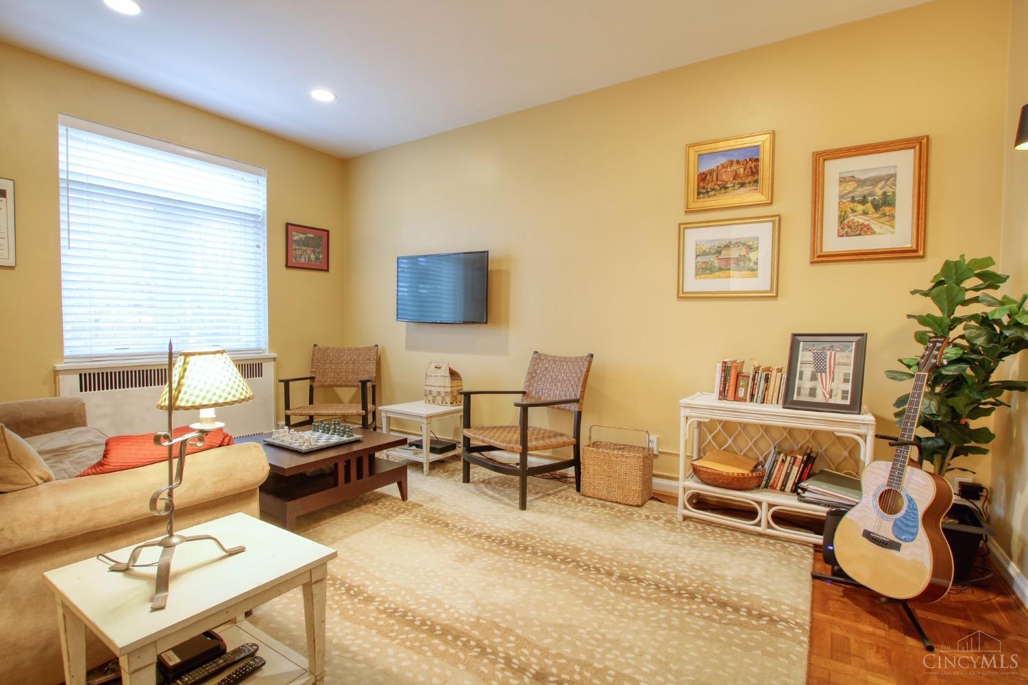 2374 Madison Road, Unit 10 Cincinnati, OH 45208 - Photo 8 of 23 Gallery Image 8