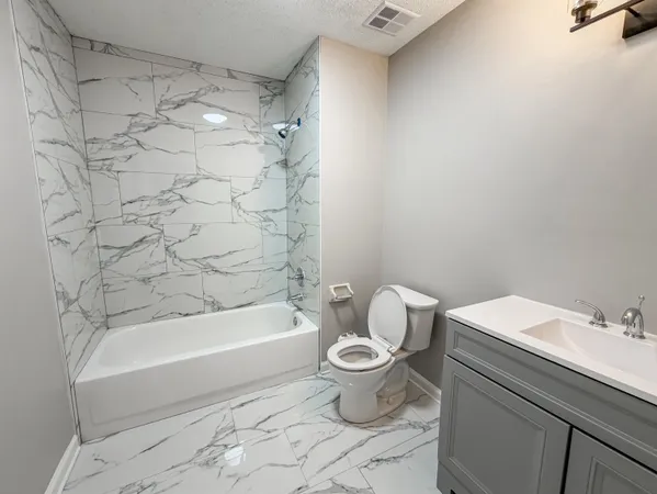 $2,100 | 3915 Oak Road, Bartlett, TN 38135