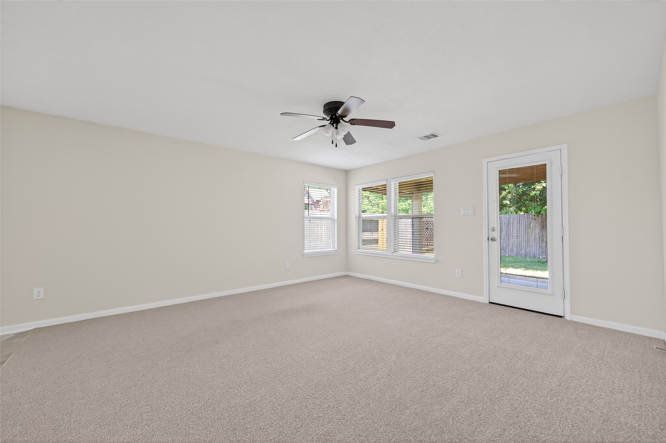 2754 Cayden Creek Way Conroe, TX 77304 - Photo 11 of 40 an empty room with windows and ceiling fan