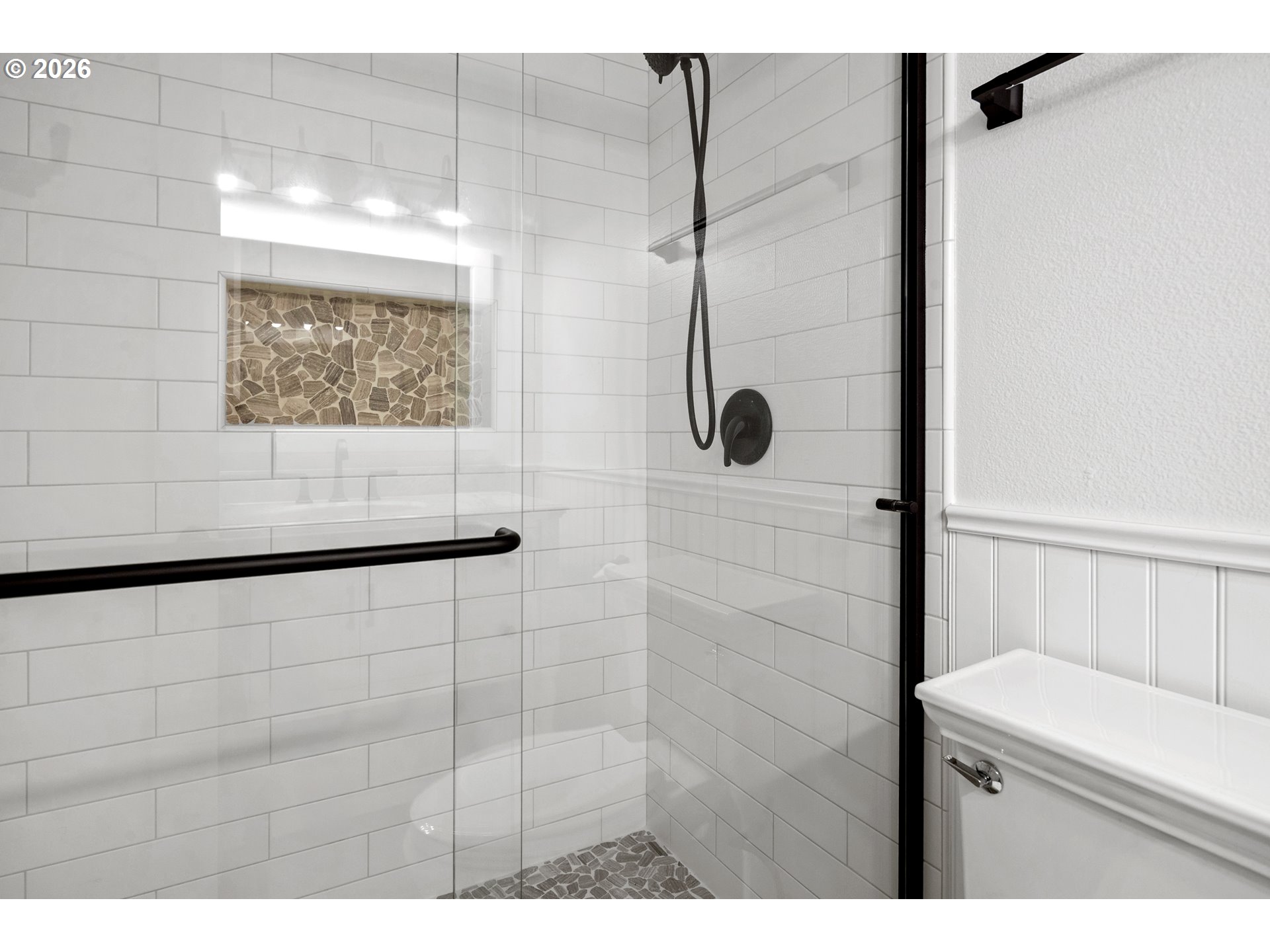 6422 Southwest Roundtree Court Portland, OR 97219 - Photo 17 of 37 Bathroom