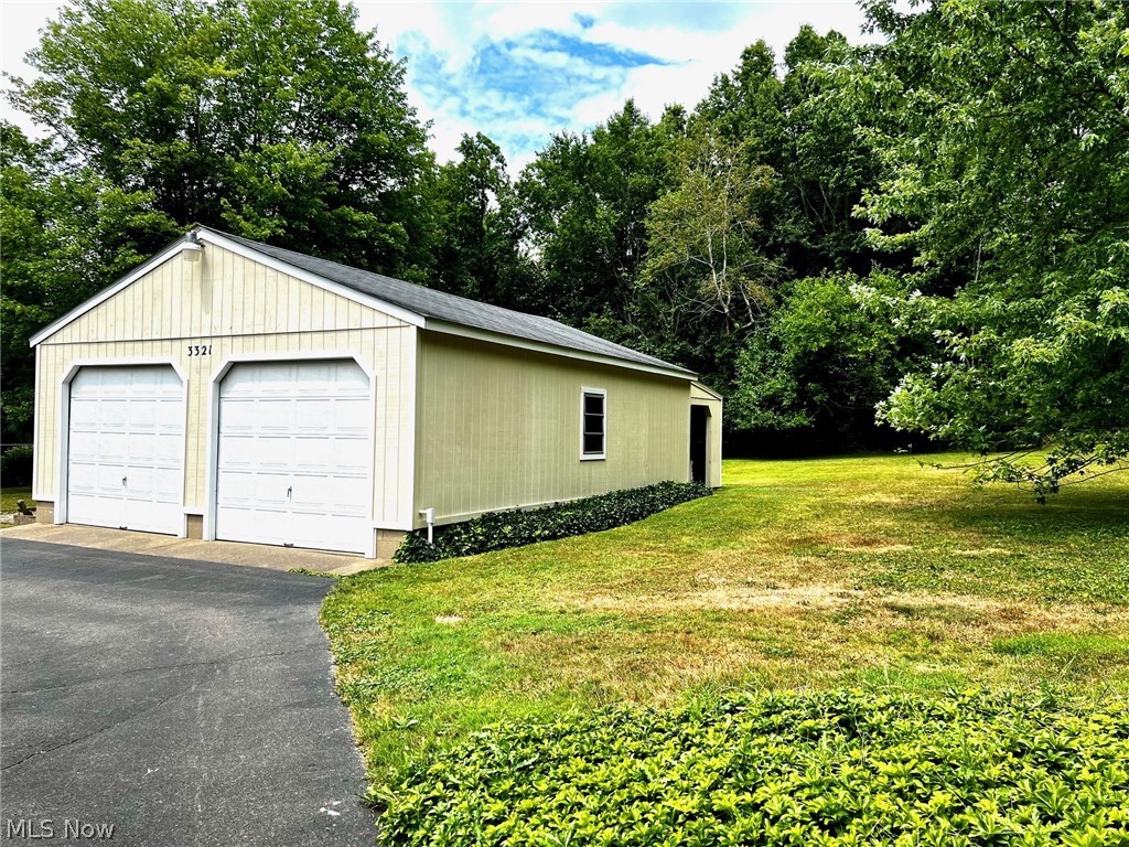 3321 Warren - Sharon Road Vienna, OH 44473 - Photo 29 of 39 Over sized 2.5 car garage with lean-to