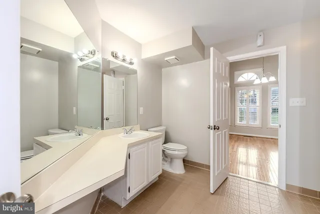 $725,000 | 3245 Kinross Circle, Herndon, VA 20171