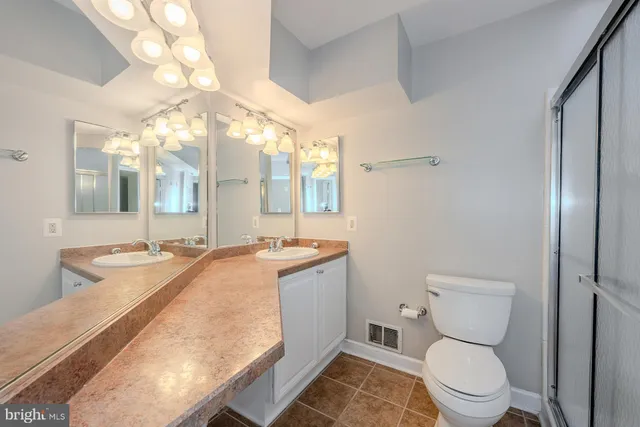 $725,000 | 3245 Kinross Circle, Herndon, VA 20171