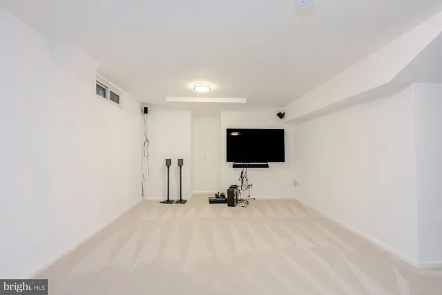 $725,000 | 3245 Kinross Circle, Herndon, VA 20171