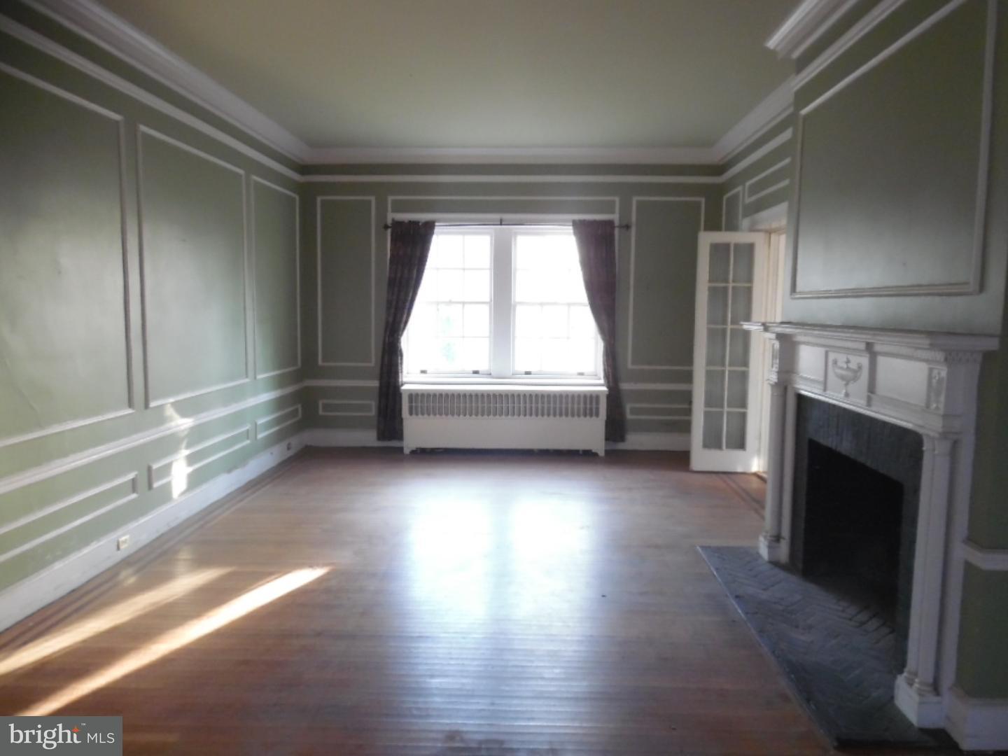 422 Ashbourne Road Cheltenham, PA 19012 - Photo 3 of 25
