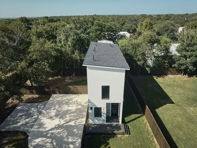 a view of a yard from a balcony