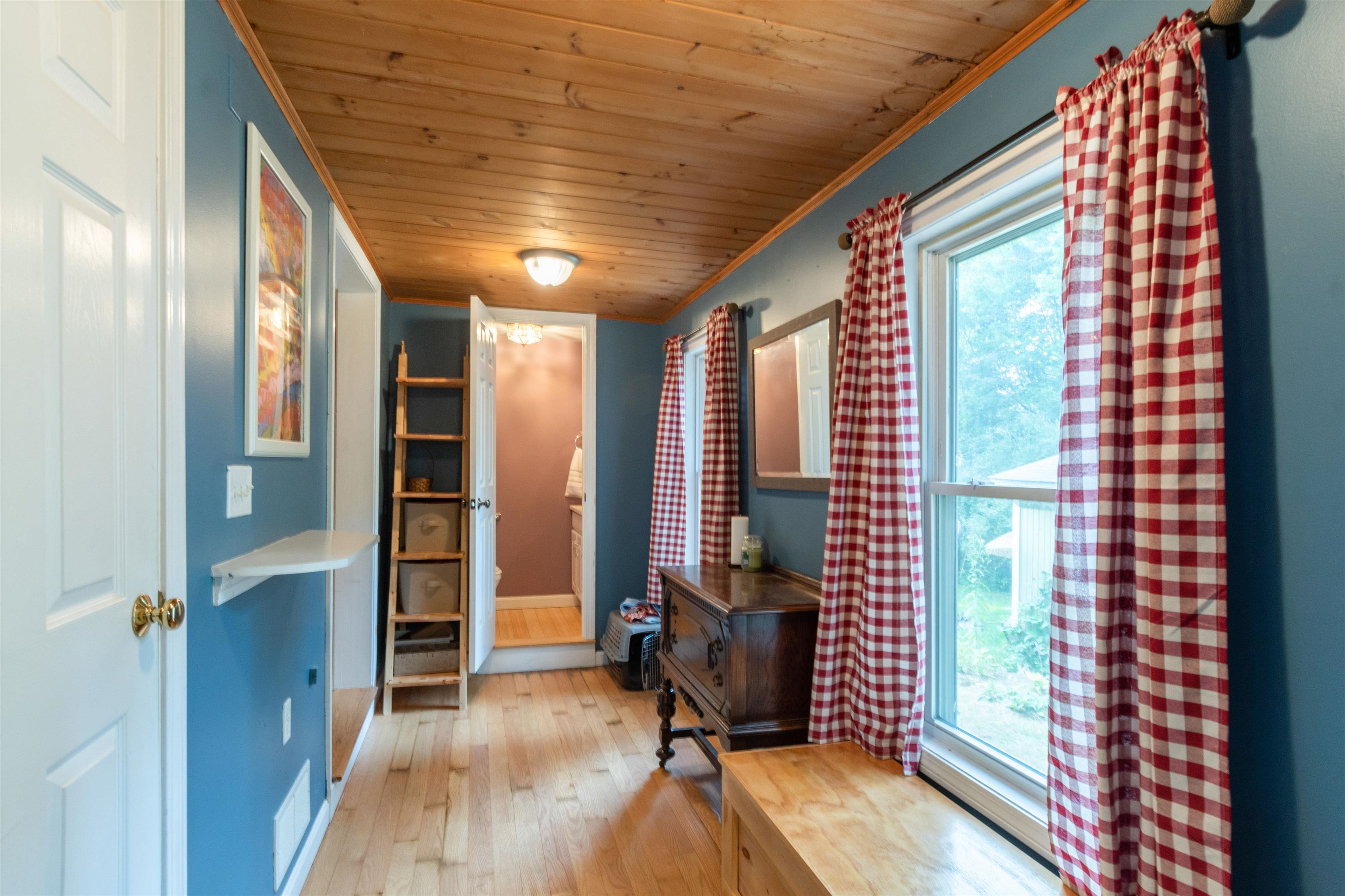 5 Tobacco Road Derry, NH 03038 - Photo 8 of 29 Gallery Image 8