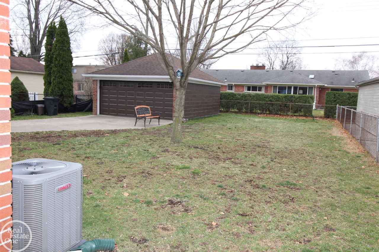 39 Vernier Road Grosse Pointe, MI 48236 - Photo 29 of 35 50030009-28.JPG