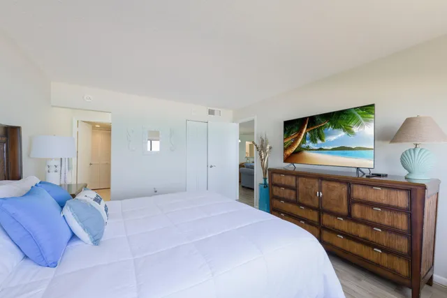 a bathroom with a sink vanity and a mirror