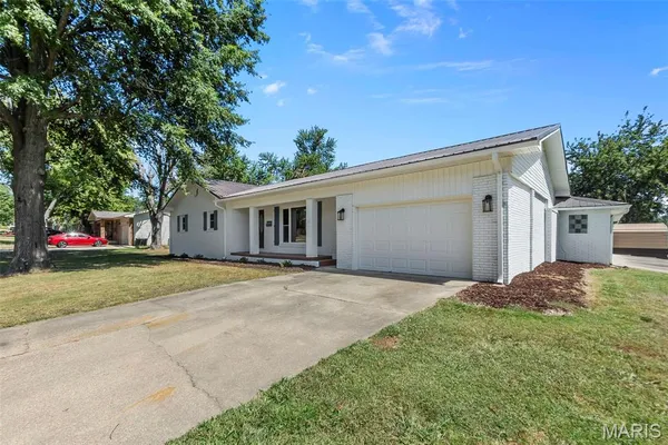 $269,000 | 902 North Poplar Street, Dexter, MO 63841