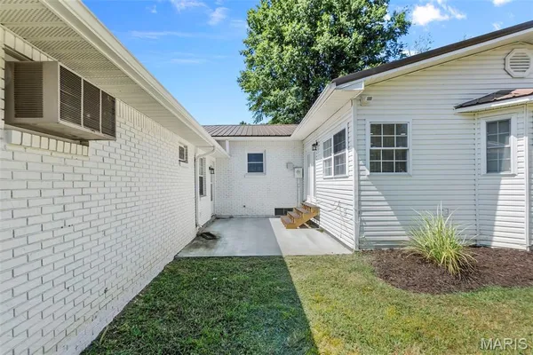 $269,000 | 902 North Poplar Street, Dexter, MO 63841