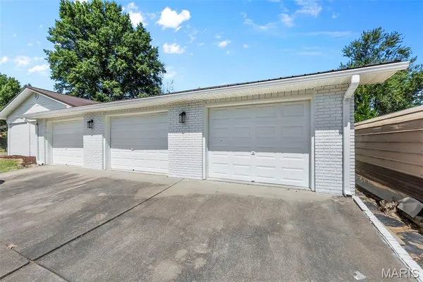 $269,000 | 902 North Poplar Street, Dexter, MO 63841