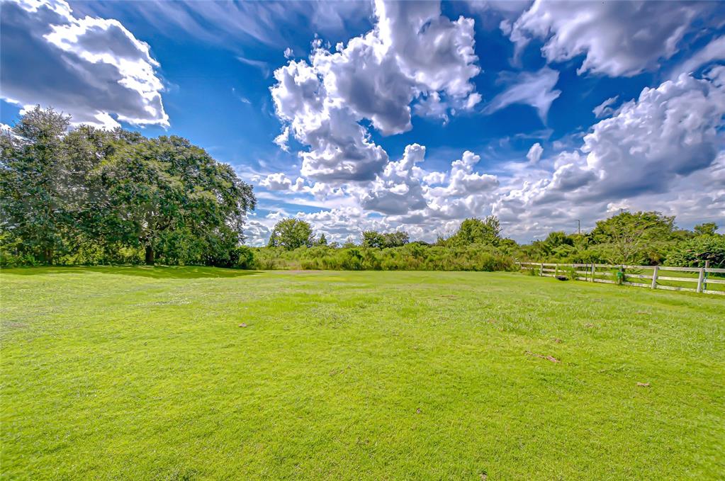 43650 County Road 54 East Kathleen, FL 33849 - Photo 46 of 72 a view of a building with an ocean