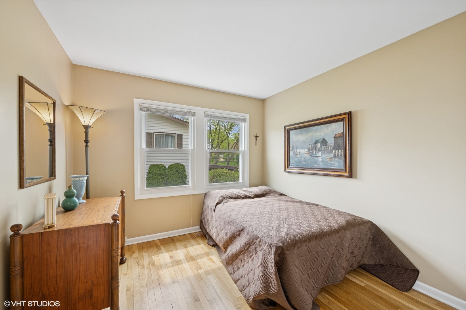 1750 Chippendale Road Hoffman Estates, IL 60169 - Photo 8 of 19 a bed sitting in a bedroom next to a window