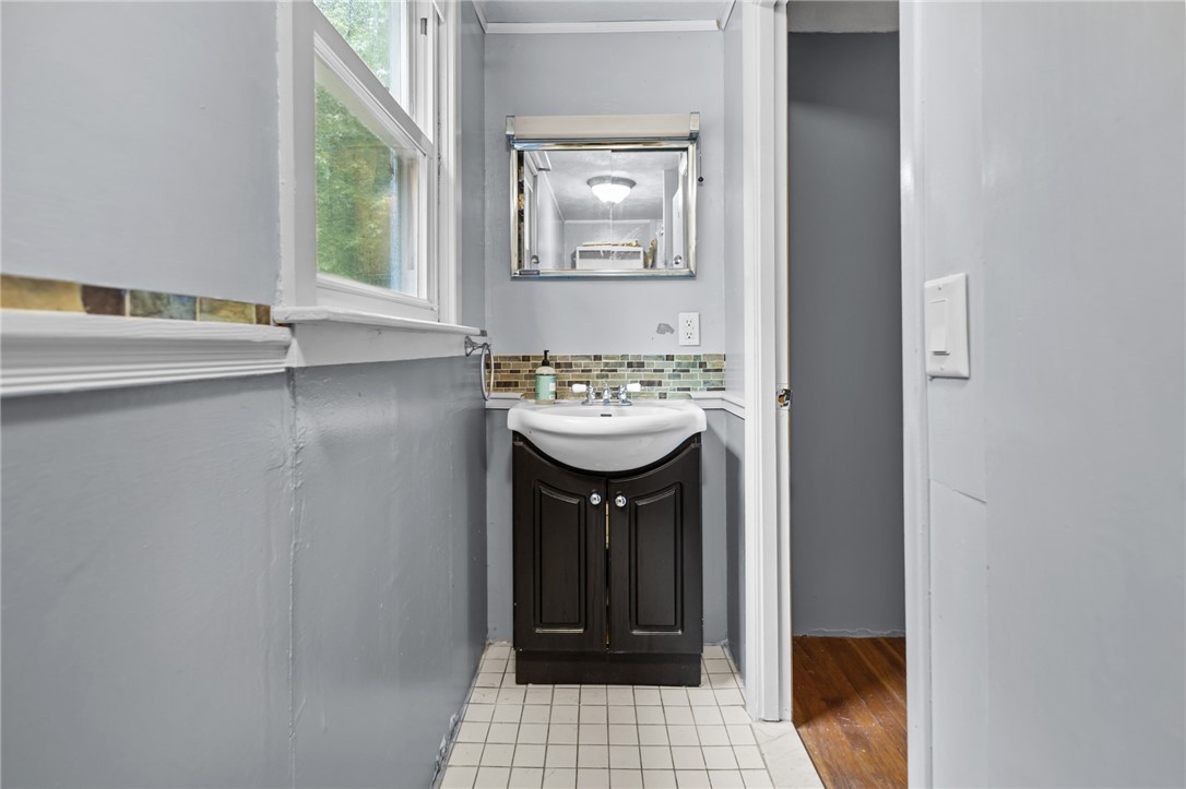 1091 Snake Hill Road Glocester, RI 02857 - Photo 17 of 31