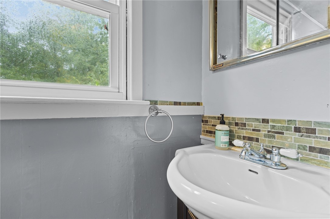 1091 Snake Hill Road Glocester, RI 02857 - Photo 18 of 31