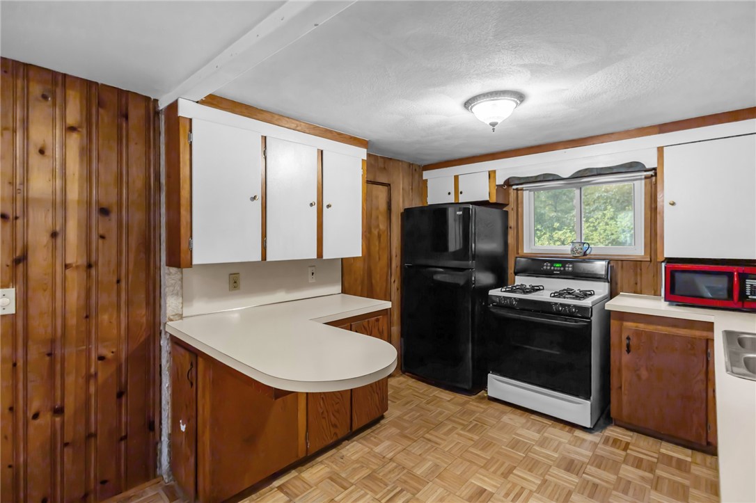 1091 Snake Hill Road Glocester, RI 02857 - Photo 10 of 31