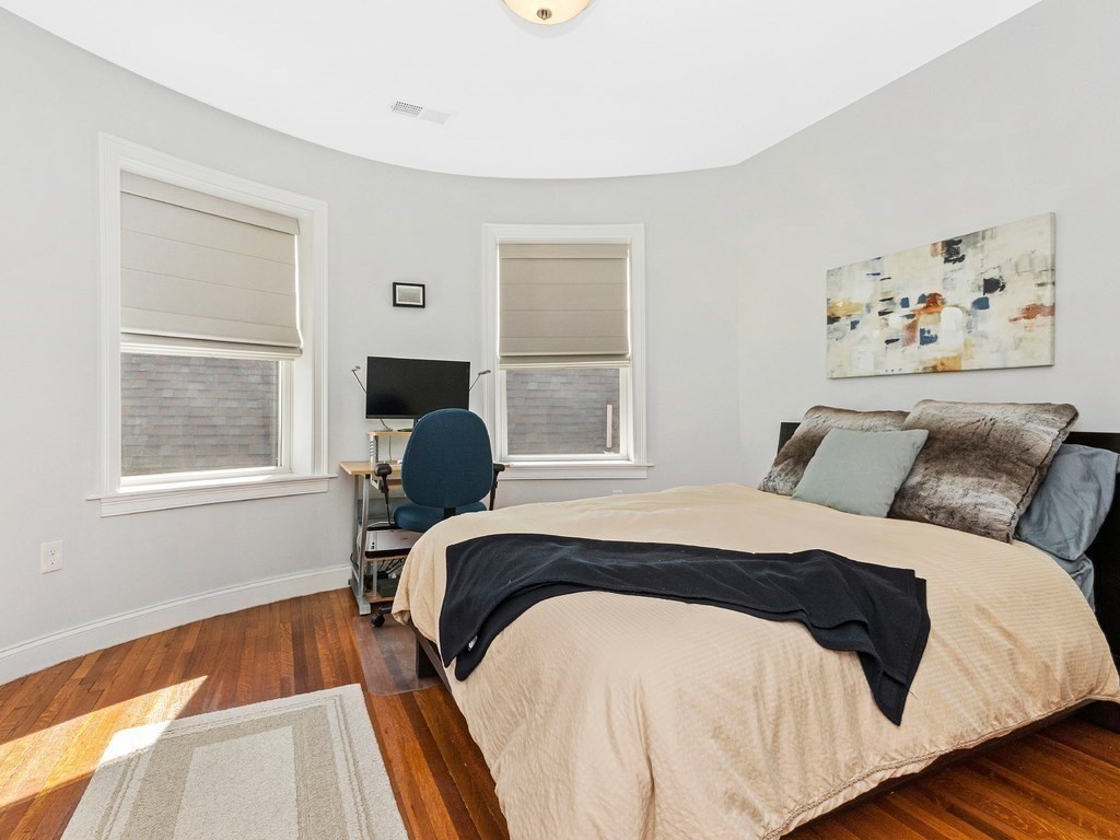 177 Winthrop Road, Unit 4 Brookline, MA 02445 - Photo 15 of 25