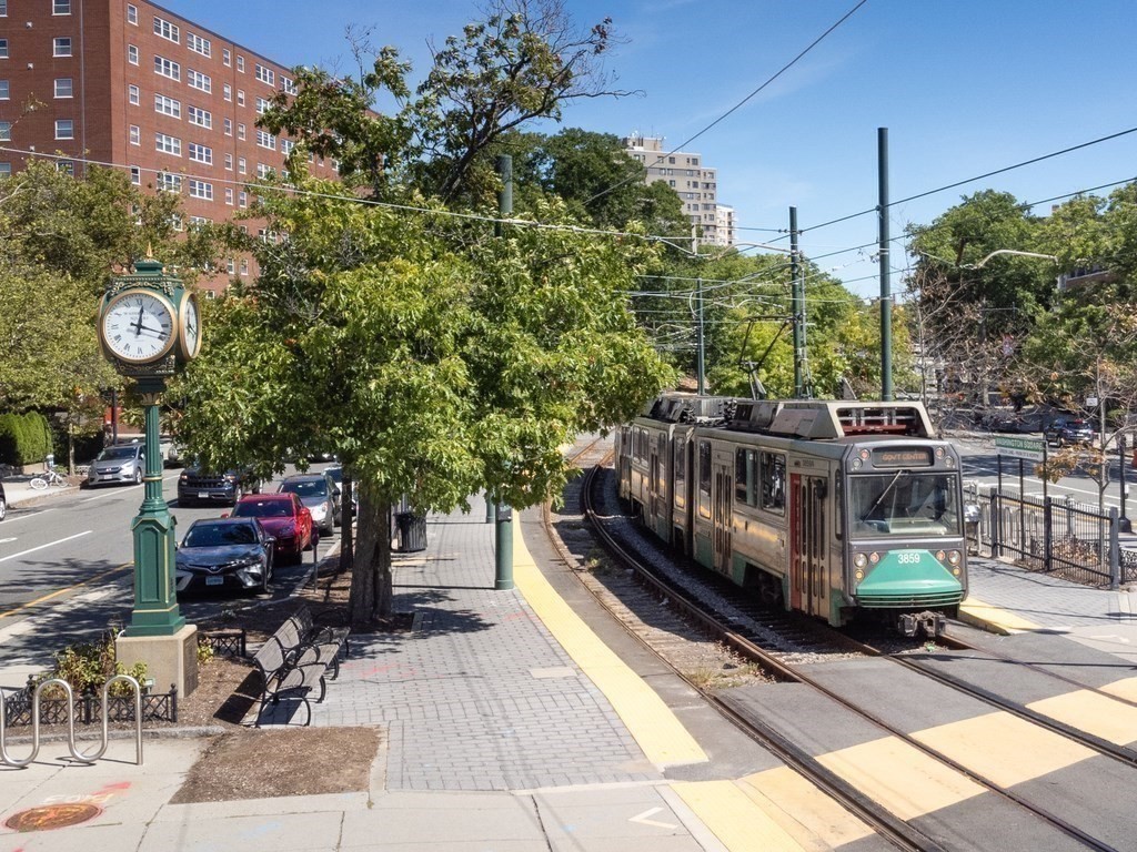 177 Winthrop Road, Unit 4 Brookline, MA 02445 - Photo 23 of 25