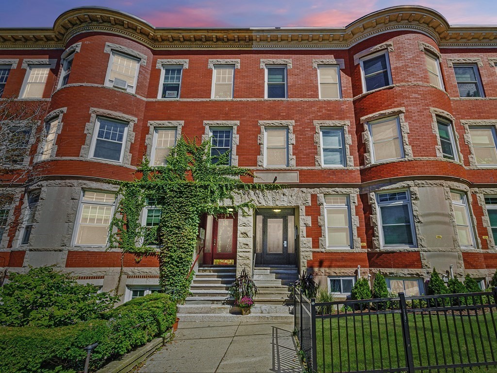 177 Winthrop Road, Unit 4 Brookline, MA 02445 - Photo 24 of 25