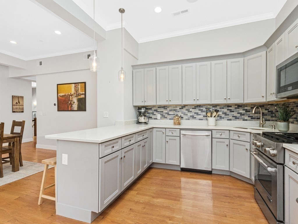 177 Winthrop Road, Unit 4 Brookline, MA 02445 - Photo 7 of 25