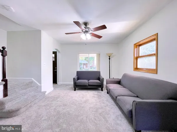 $2,795 | 802 South Orme Street, Arlington, VA 22204