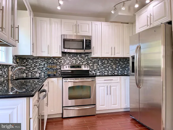 $2,795 | 802 South Orme Street, Arlington, VA 22204
