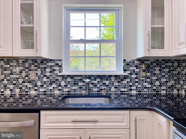 $2,795 | 802 South Orme Street, Arlington, VA 22204