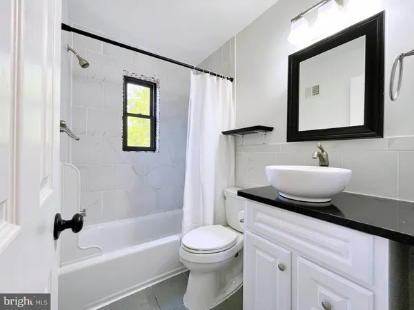 $2,795 | 802 South Orme Street, Arlington, VA 22204