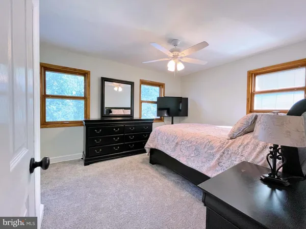 $2,795 | 802 South Orme Street, Arlington, VA 22204