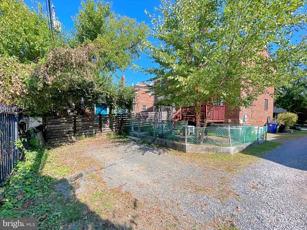 $2,795 | 802 South Orme Street, Arlington, VA 22204