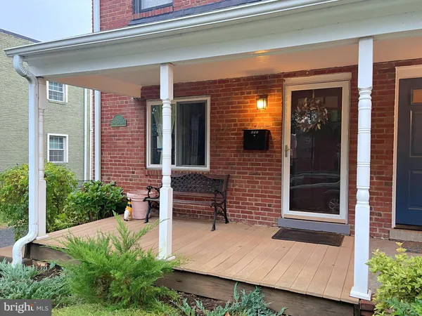 $2,795 | 802 South Orme Street, Arlington, VA 22204