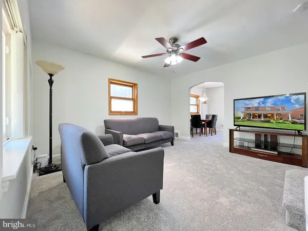 $2,795 | 802 South Orme Street, Arlington, VA 22204