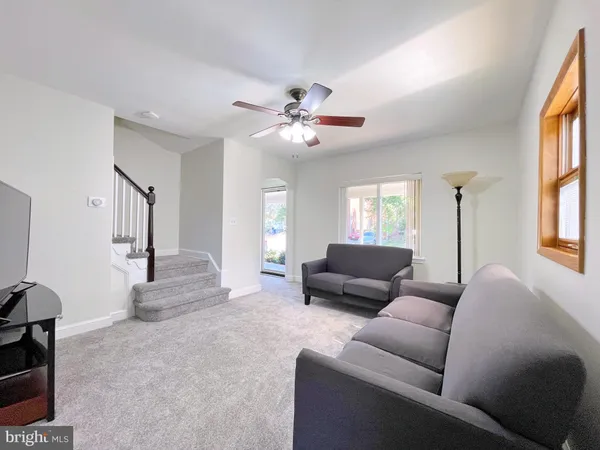 $2,795 | 802 South Orme Street, Arlington, VA 22204