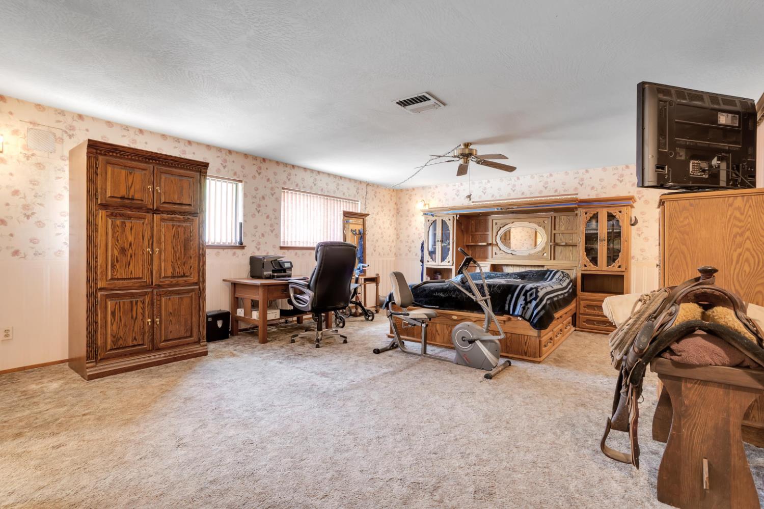 22025 Ferretti Road Groveland, CA 95321 - Photo 19 of 92 Large master suite~