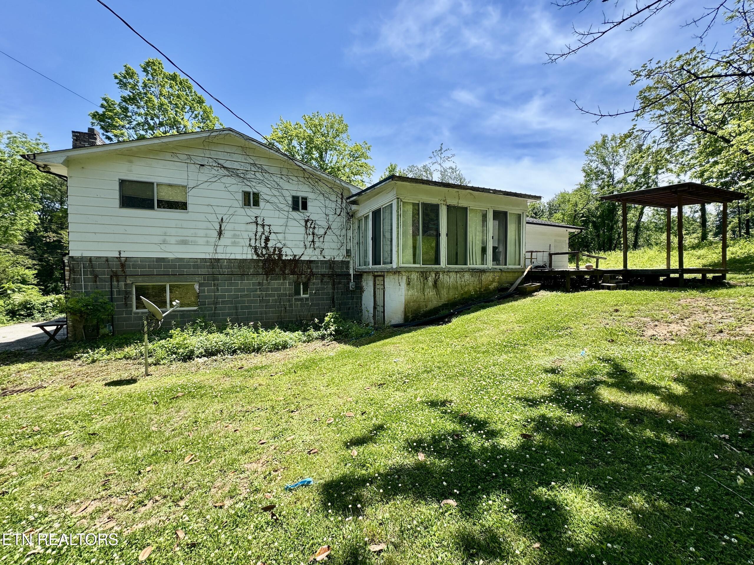 132 Lanes Bluff Road Clinton, TN 37716 - Photo 7 of 48 1-7