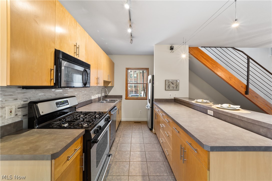 2197 Columbus Road Cleveland, OH 44113 - Photo 9 of 38 Gallery Image 9