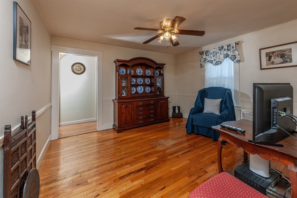 16 Putnam Road North Andover, MA 01845 - Photo 4 of 37 Gallery Image 4
