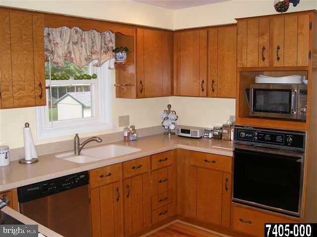 155 Rosedale Drive Manchester, PA 17345 - Photo 9 of 25 Gallery Image 9