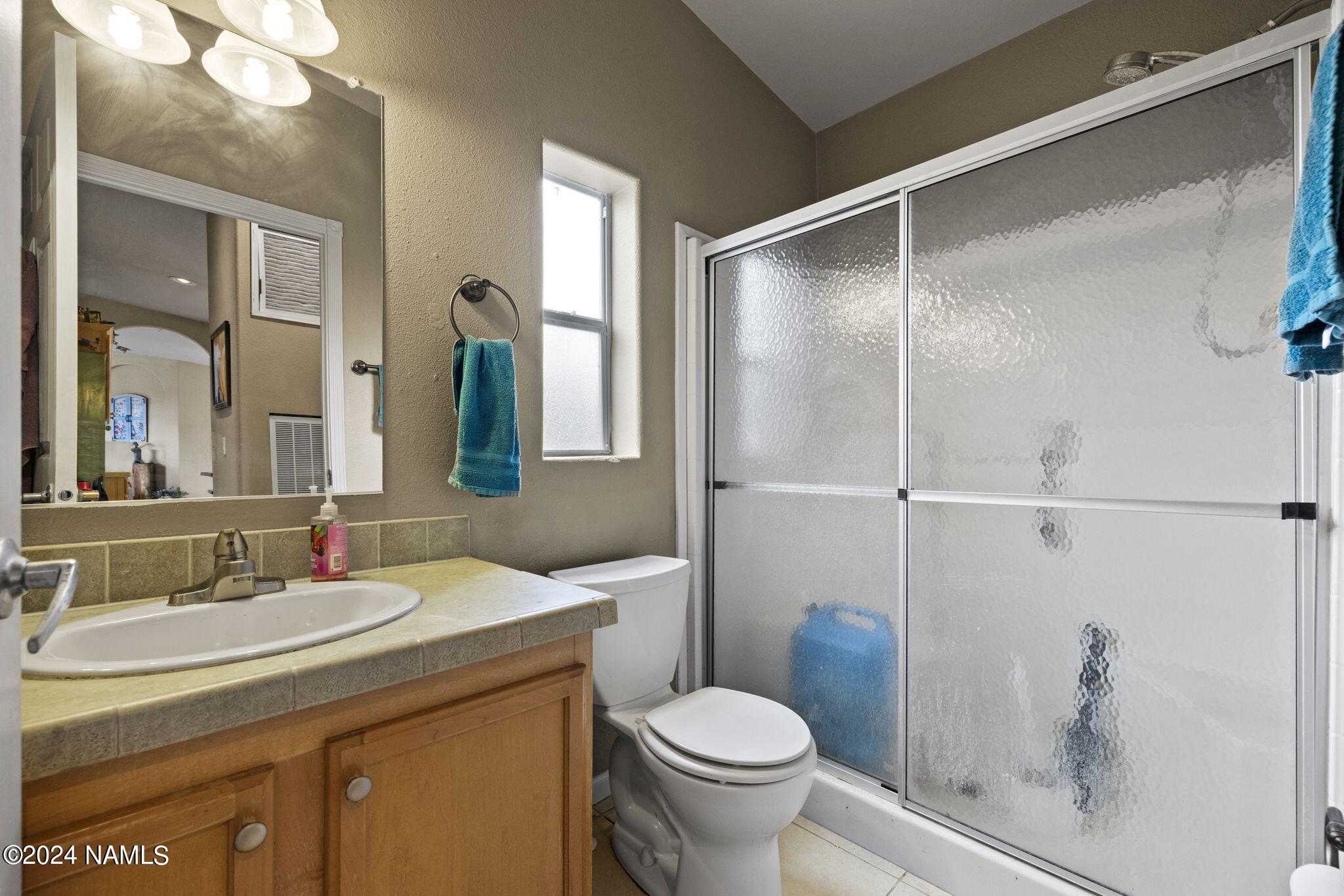 7243 North Buck Ridge Road Williams, AZ 86046 - Photo 23 of 36 Guest Bathroom