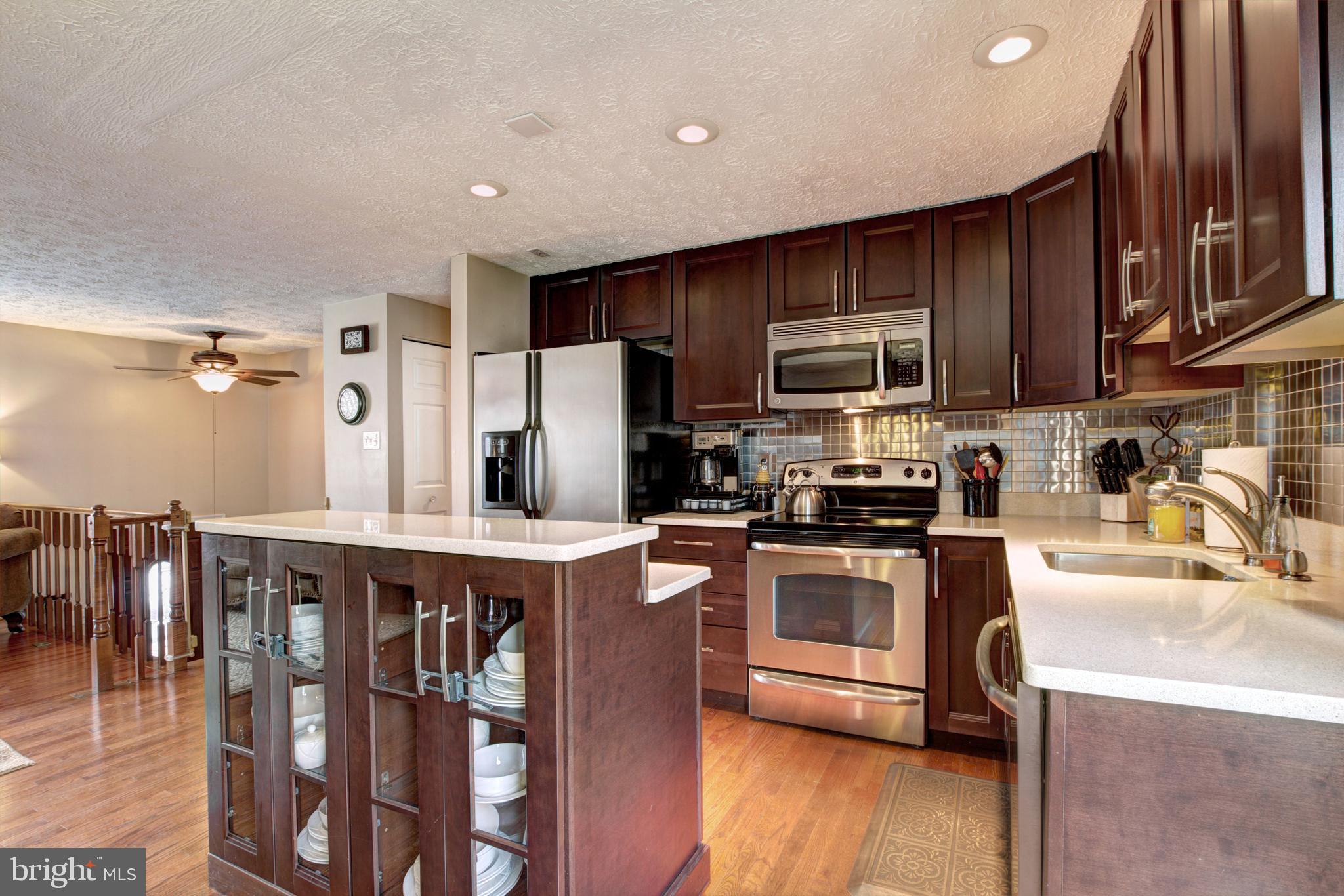 5703 Tender Court Springfield, VA 22151 - Photo 4 of 24 Kitchen