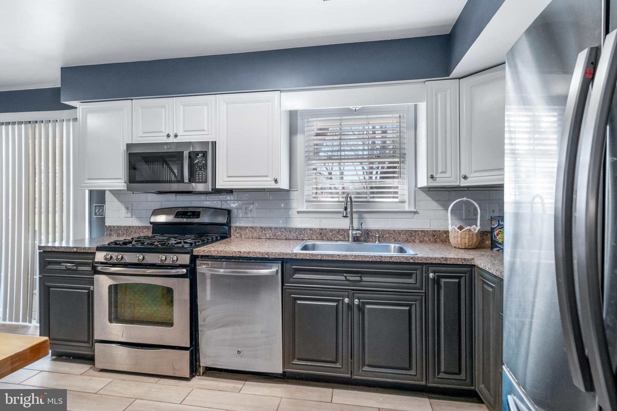 22 Marshall Road Waldorf, MD 20602 - Photo 13 of 41 a kitchen with granite countertop a stove and a sink