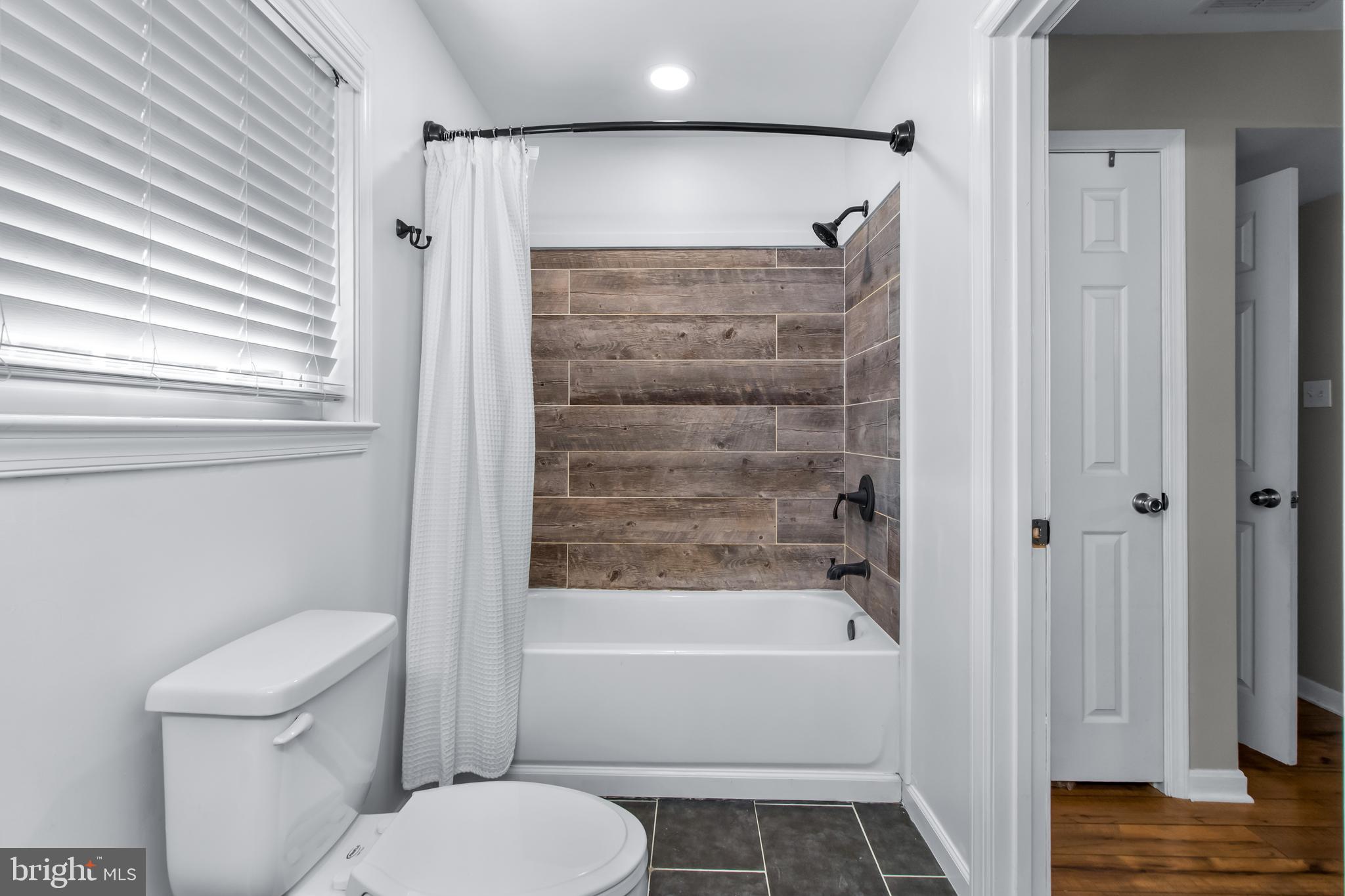 22 Marshall Road Waldorf, MD 20602 - Photo 22 of 41 a bathroom with a toilet and a bathtub