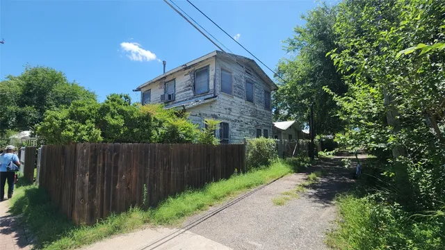 $349,900 | 85 Navasota Street, Austin, TX 78702