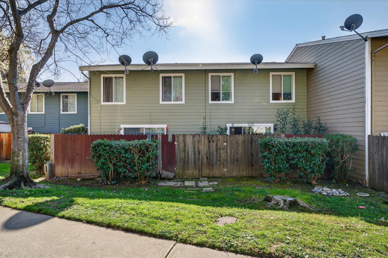6146 Shadow Lane Citrus Heights, CA 95621 - Photo 45 of 45 a front view of house with yard and green space