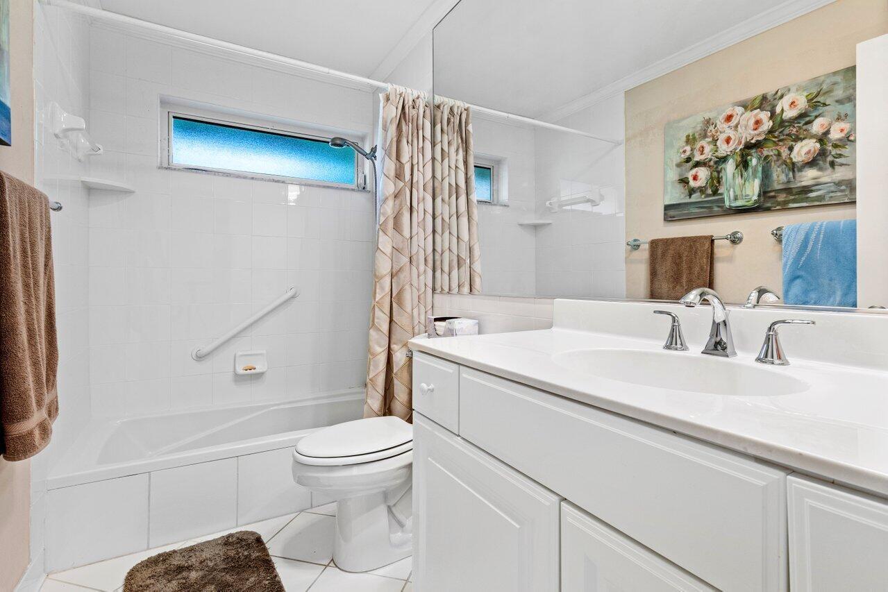 4265 Shell Drake Lane Boynton Beach, FL 33436 - Photo 18 of 48 Guest Bath