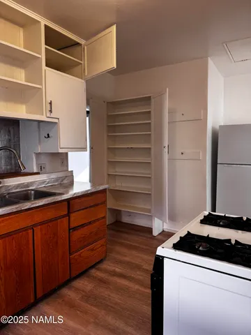 $1,700 | 215 West Fourth Street, Winslow, AZ 86047