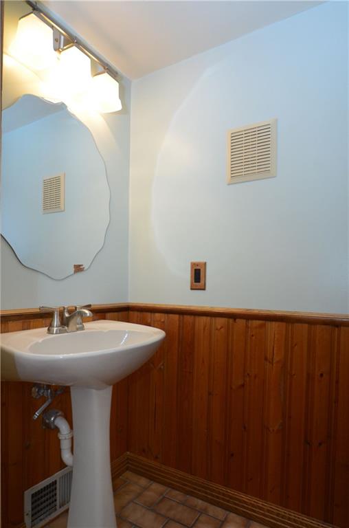 114 Phillips Lane McKees Rocks, PA 15136 - Photo 15 of 25 Gallery Image 15