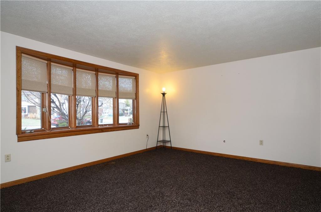 114 Phillips Lane McKees Rocks, PA 15136 - Photo 4 of 25 Gallery Image 4